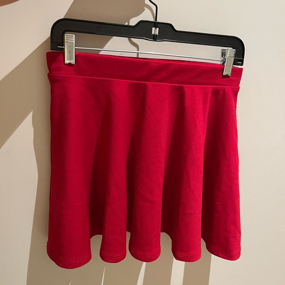 Red skirt - Picture 1 of 3